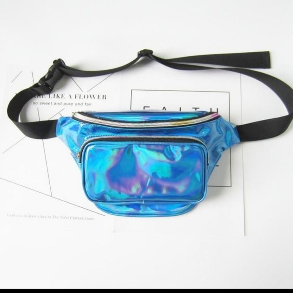 New! Holographic Fanny Pack 💙